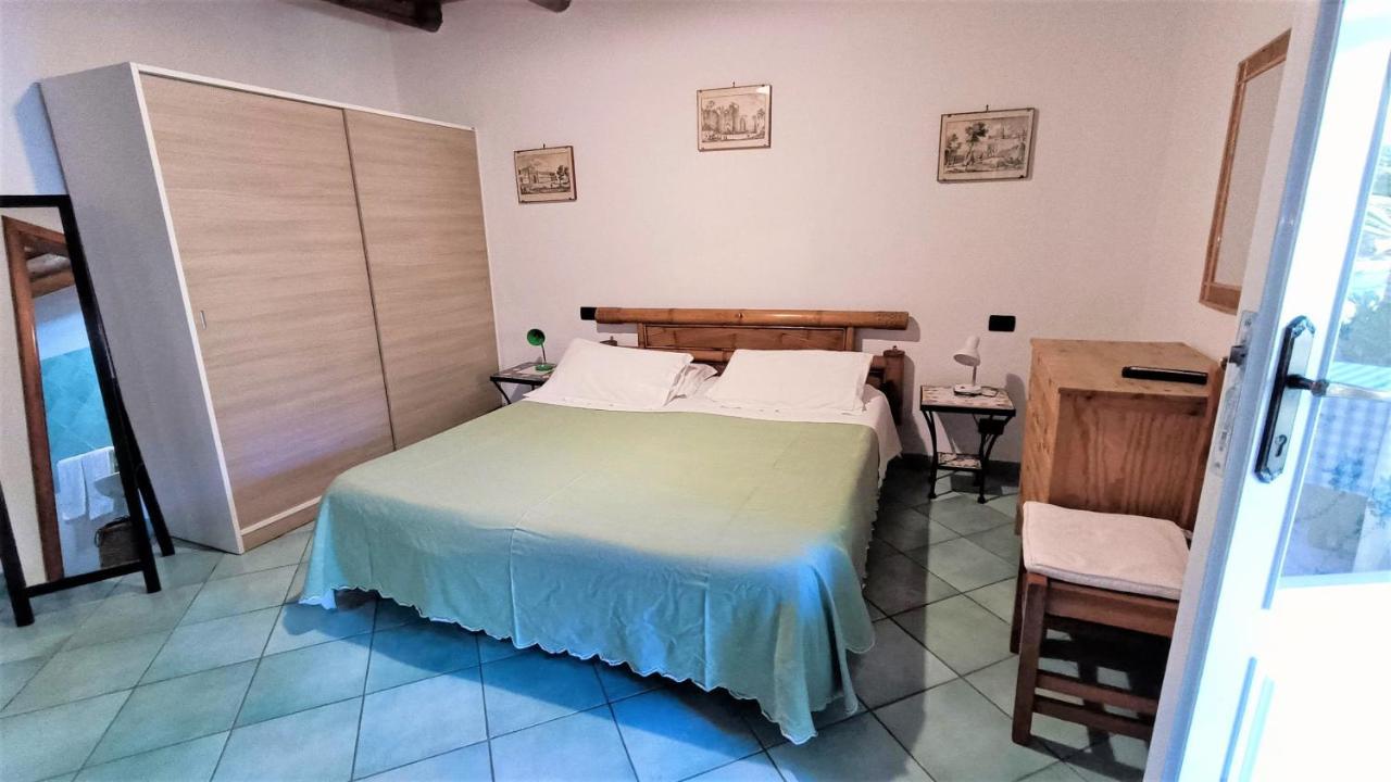 เรสซิเดนซ์ วิลลา คริสตินา Bed & Breakfast Forio  ภายนอก รูปภาพ