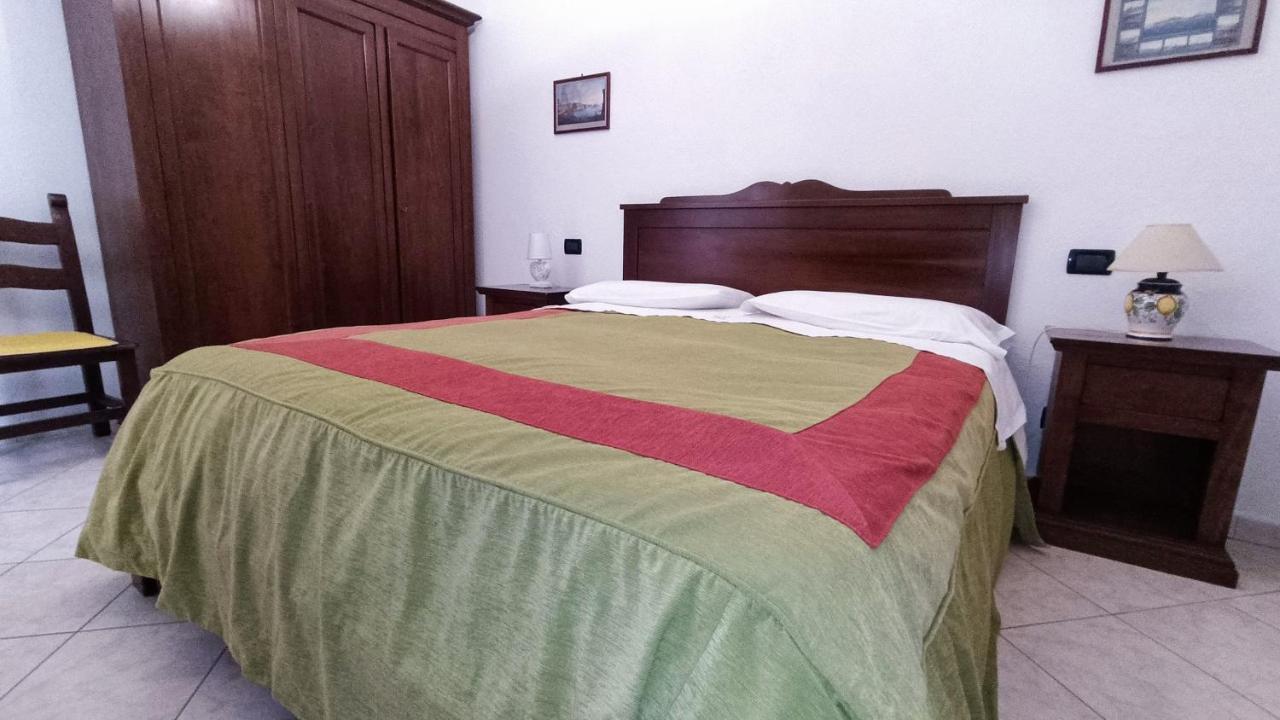 เรสซิเดนซ์ วิลลา คริสตินา Bed & Breakfast Forio  ภายนอก รูปภาพ