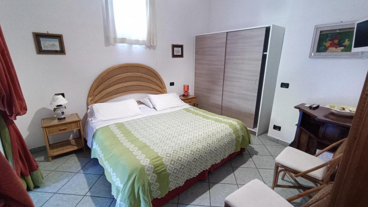เรสซิเดนซ์ วิลลา คริสตินา Bed & Breakfast Forio  ภายนอก รูปภาพ