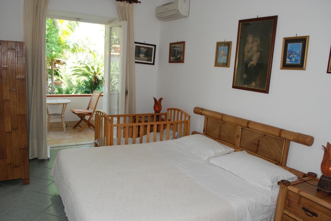 เรสซิเดนซ์ วิลลา คริสตินา Bed & Breakfast Forio  ภายนอก รูปภาพ